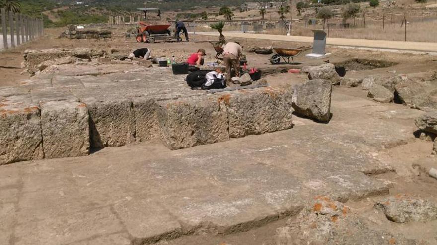 Trabajos de arqueología liderados por la UA en la ciudad hispanorromana de Baelo Claudia, en Tarifa (Cádiz).