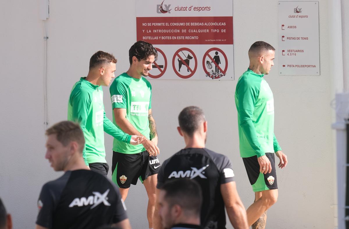 Álex Collado llegando al campo Díez Iborra para realizar un entrenamiento