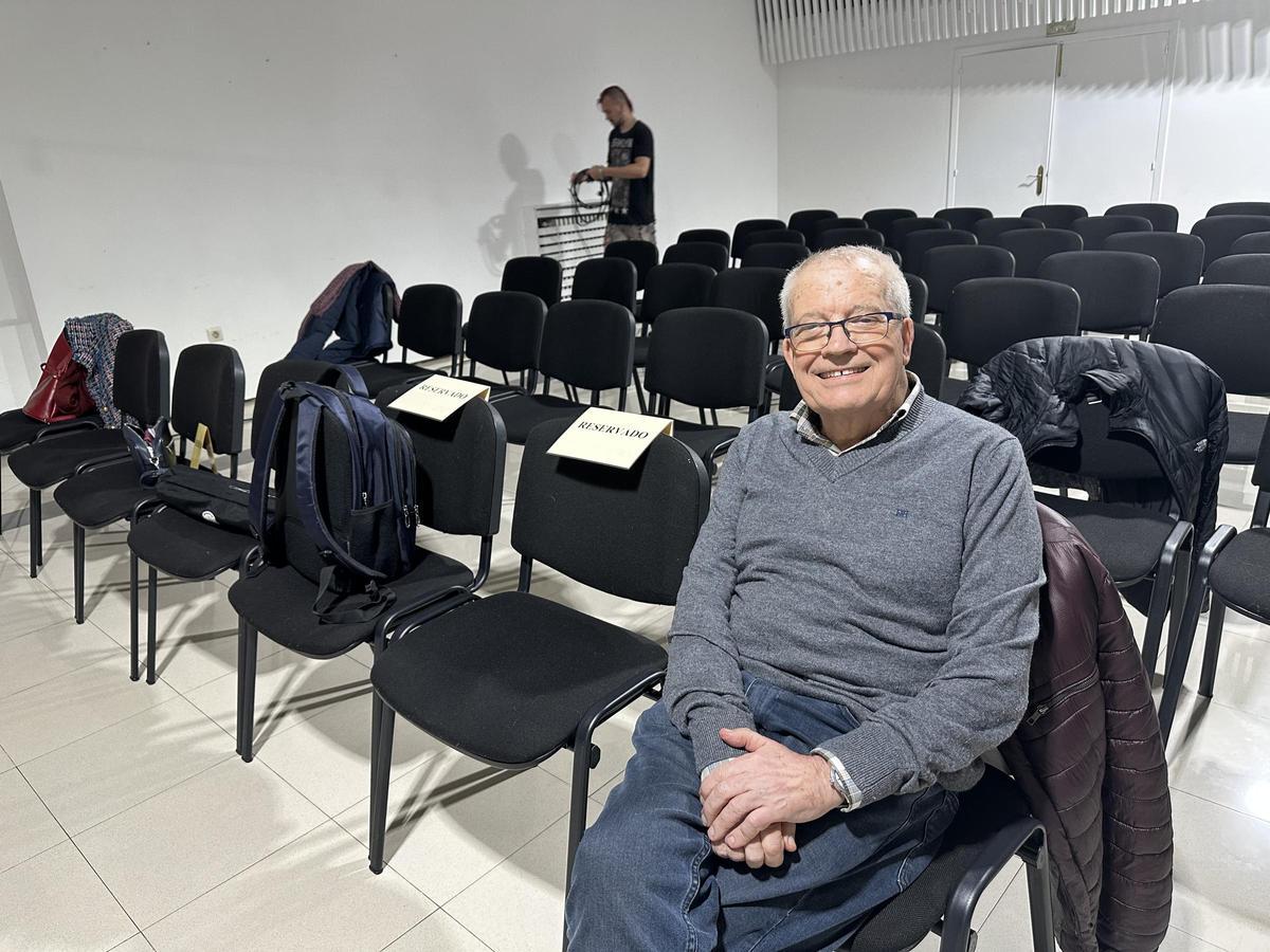 José Antonio Pérez en la sala Portizuelo del Casino, donde se imparten todas las ponencias abiertas al público.
