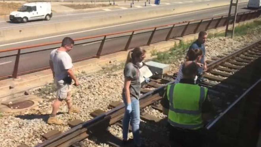 Muere atropellado un joven cuando cruzaba la vía del tren con un patinete