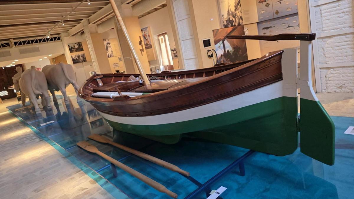 Una barca tradicional el futuro Museo del Mar.