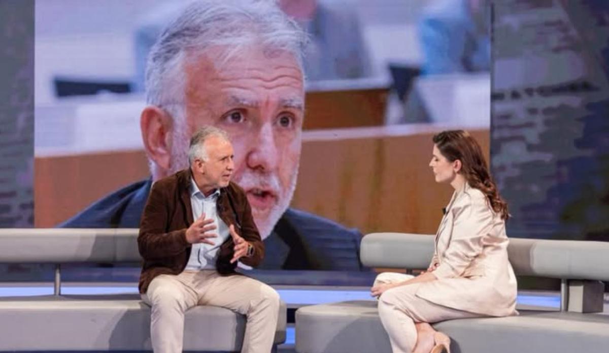 Ángel Víctor Torres y Eloísa González en el plató de 'Gente Maravillosa', de Televisión Canaria
