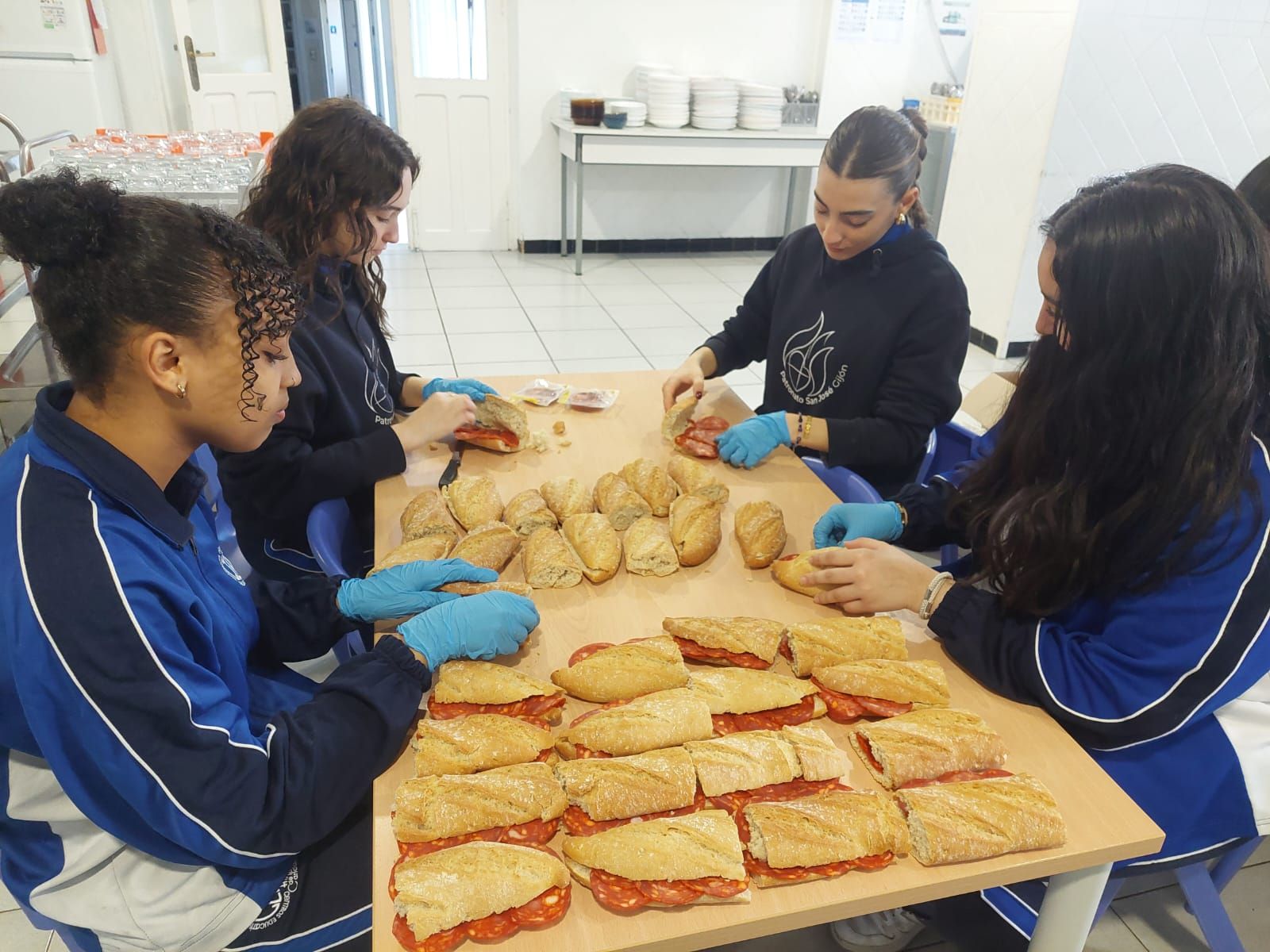 Fiesta colegial en el Patronato por San José (en imágenes)