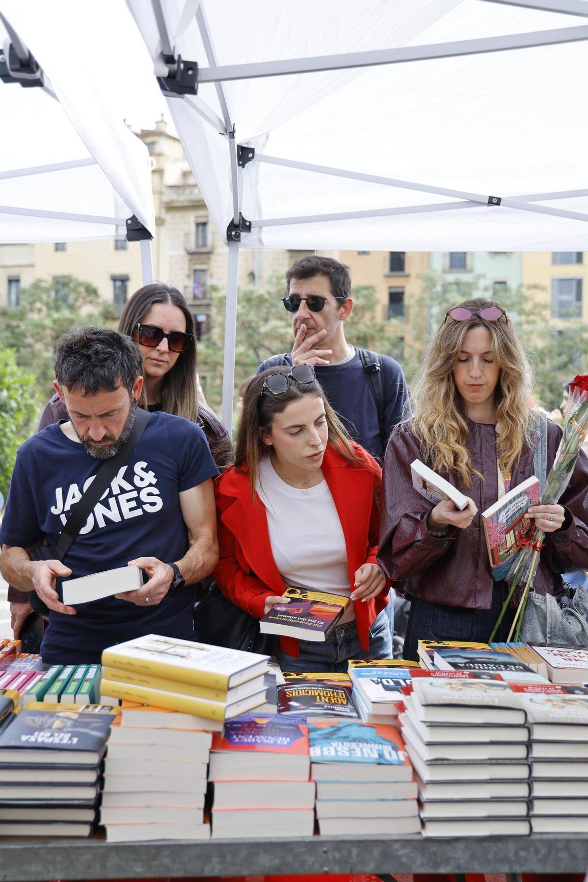 Les imatges de la diada de Sant Jordi a Girona