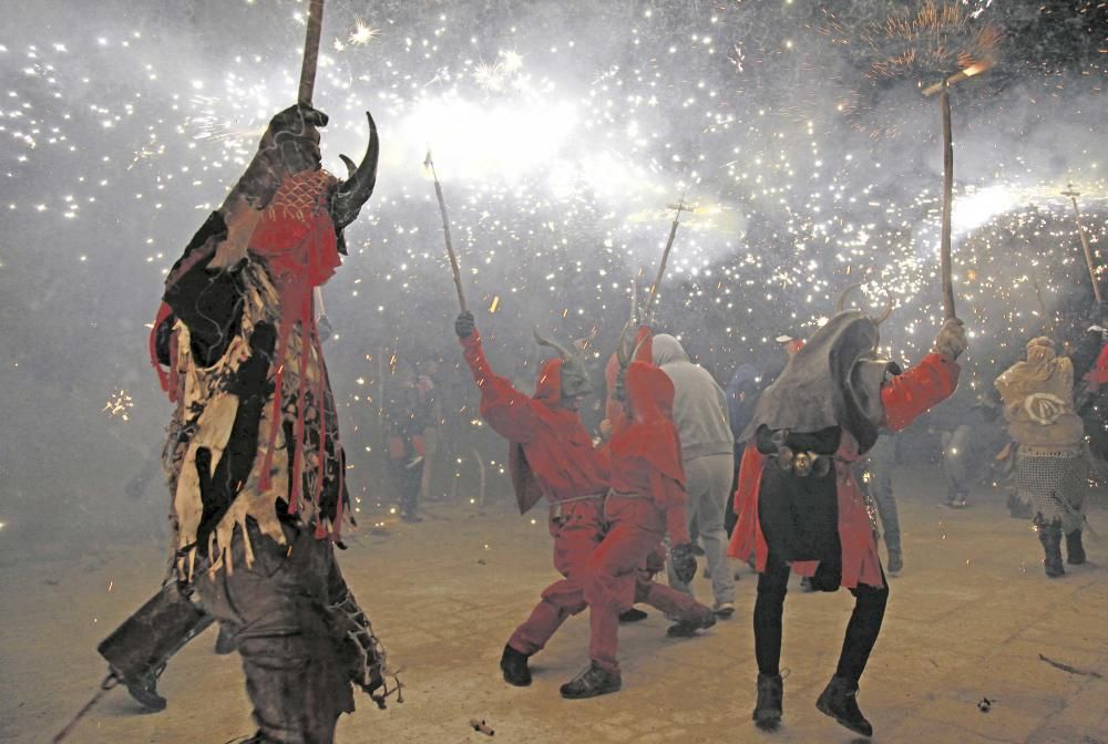 Johannisnacht: Teufelstreiben im Parc de la Mar