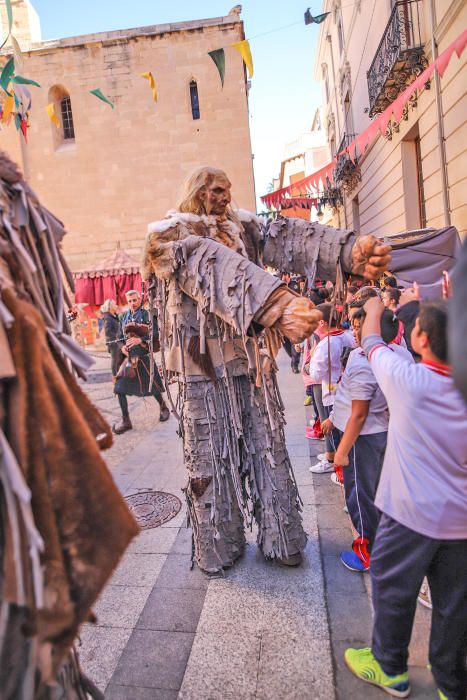 Orihuela rescata su pasado en su tradicional Mercado Medieval