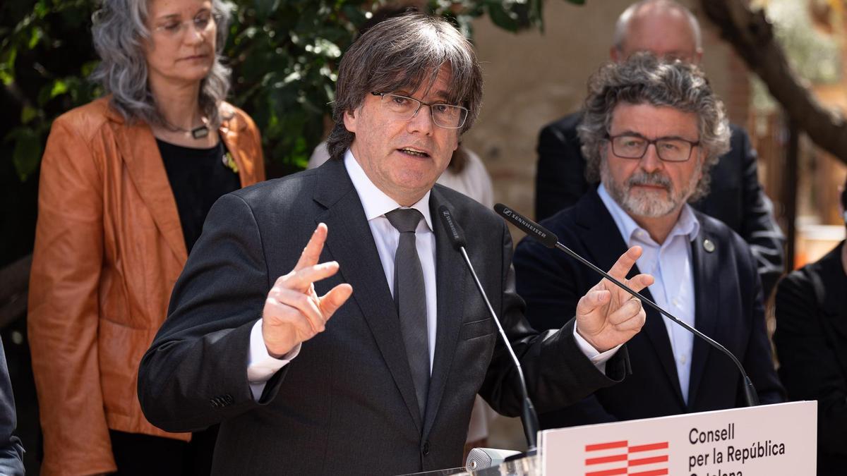 Puigdemont presenta a los miembros del gobierno del Consejo por la República