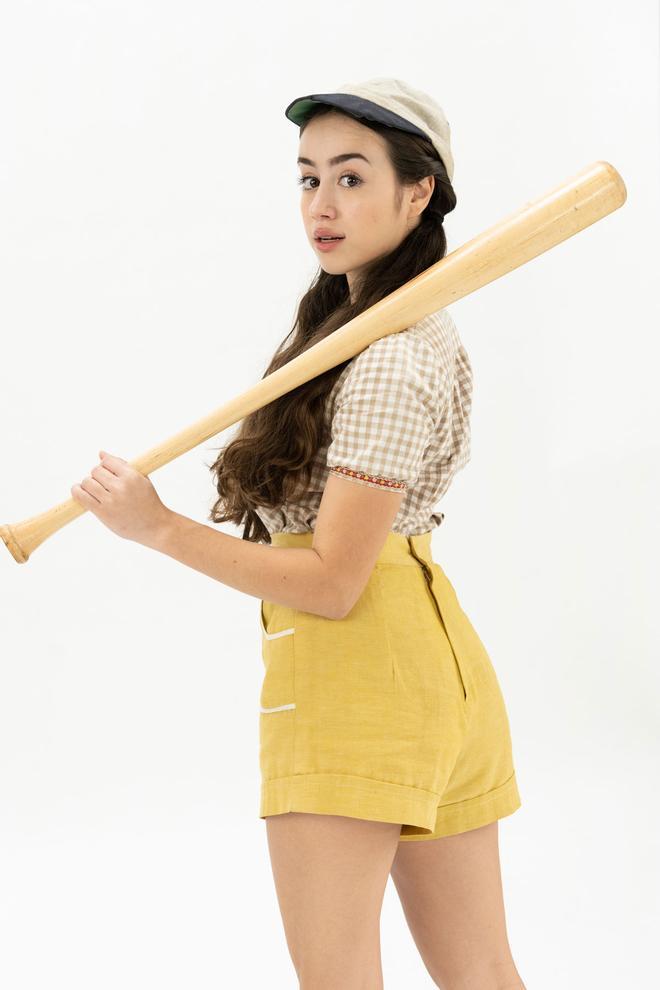 Priscilla Delgado en su papel de Esti en 'A League of their own'