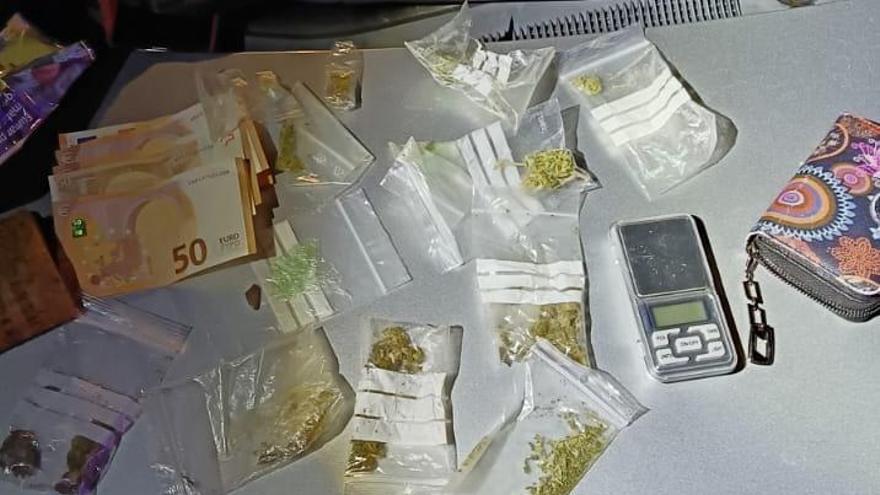Interceptan a una mujer en Moaña con marihuana y una báscula de precisión