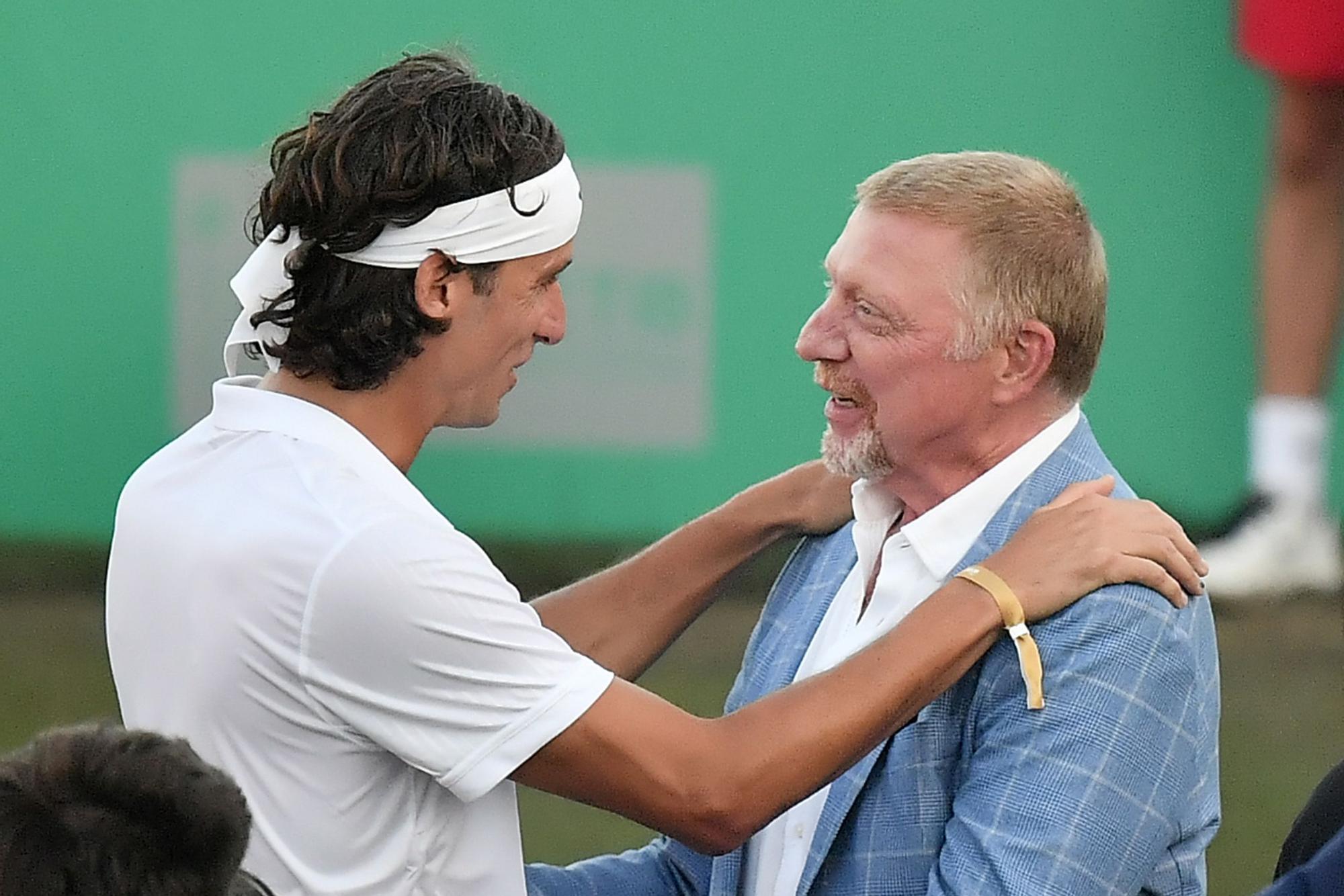 Boris Becker gratuliert Feliciano López. Für den spanischen Tennisstar war es das letzte ATP-Turnier in seinem Land.