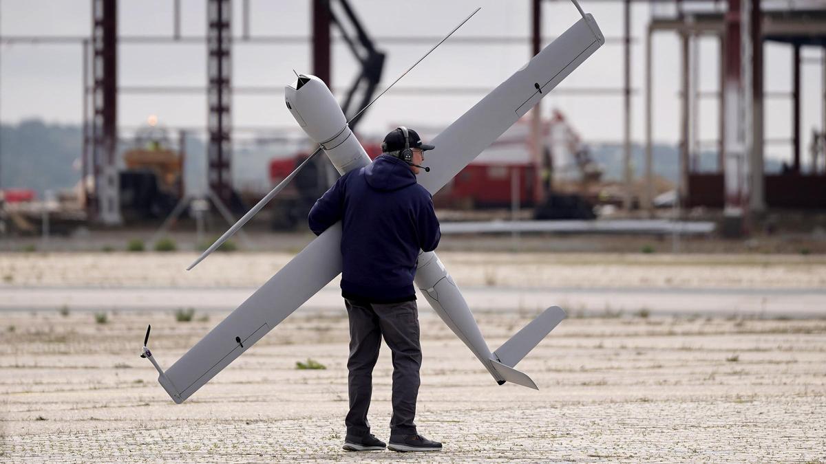 Defensa prueba drones guardianes y rastreadores para multiplicar la capacidad de sus helicópteros