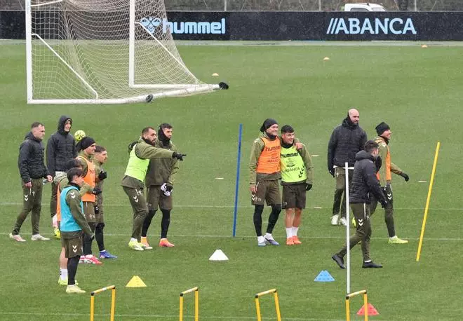 El último entrenamiento del Celta en Mos antes de viajar a San Sebastián para medirse a la Real Siciedad