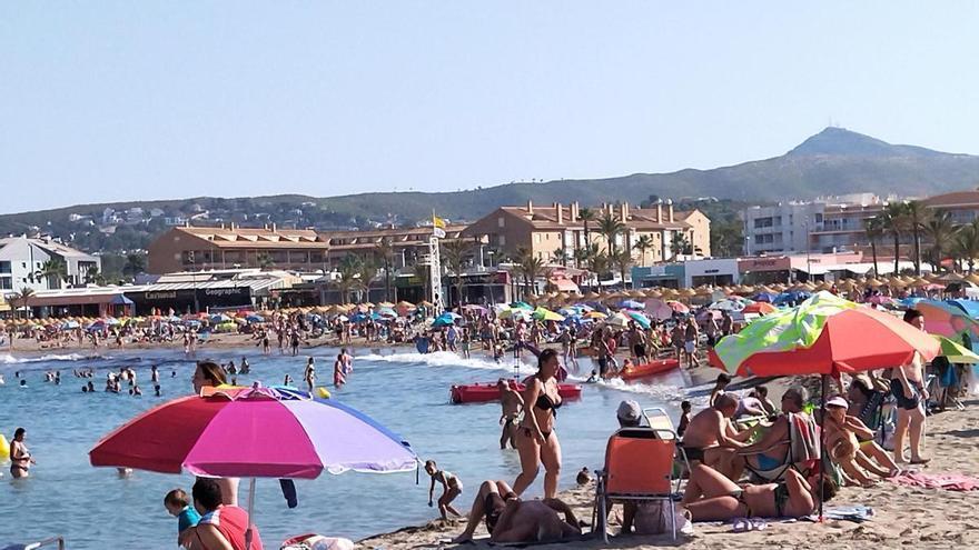 Las playas de la Marina, de premio: el Arenal de Xàbia recupera la bandera azul y la logran por primera vez l'Advocat de Benissa y Puerto Blanco y Racó de Calp