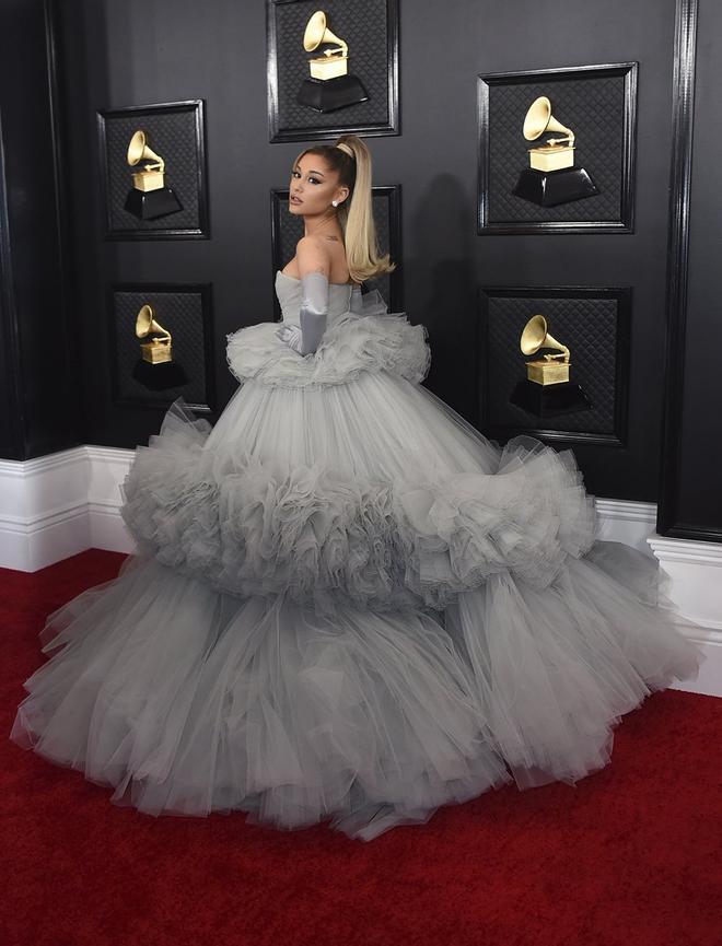 Ariana Grande en la alfombra roja de los 'Grammy 2020'