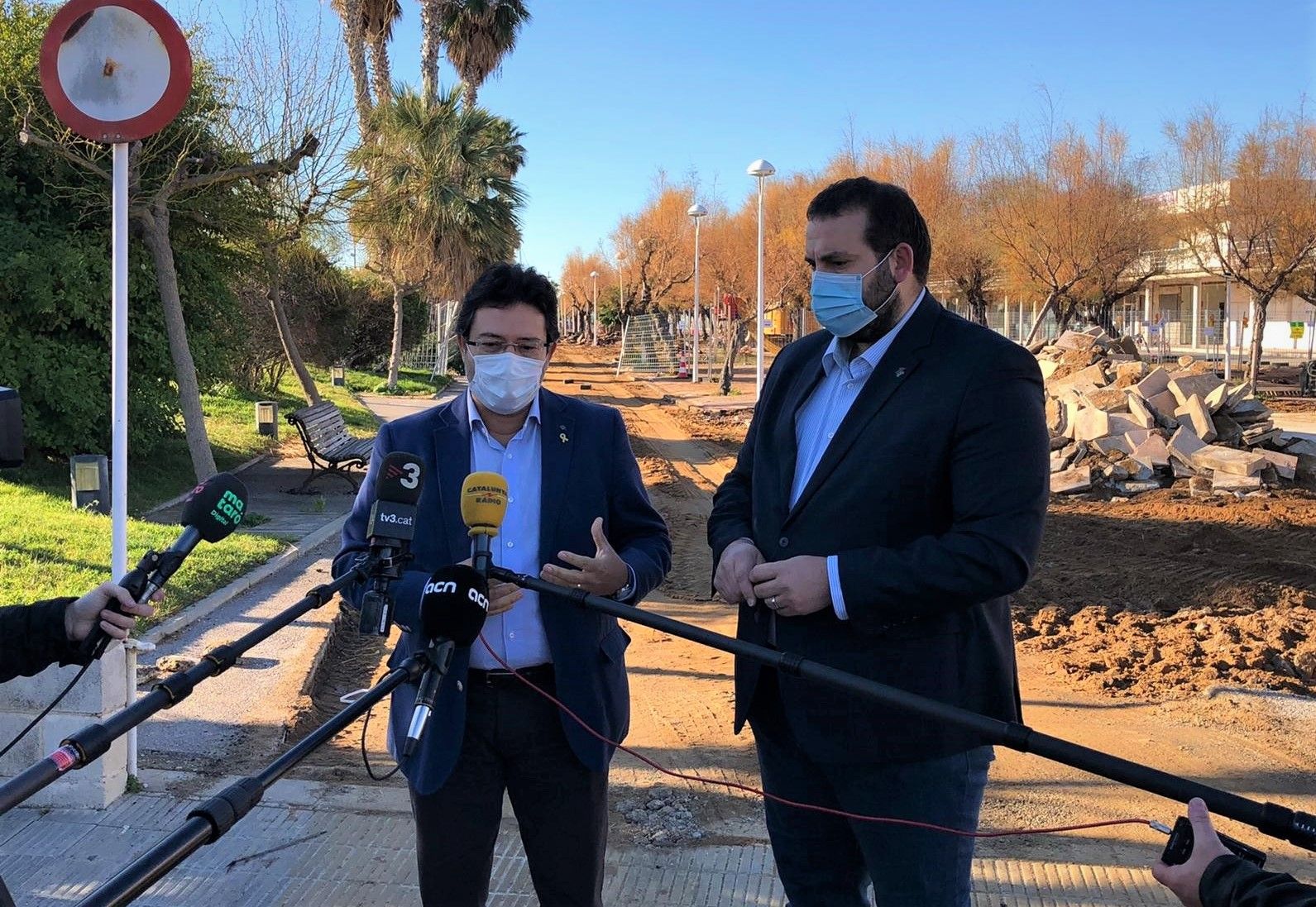 El alcalde de Mataró, David Bote, y el secretario de Infraestructuras y Movilidad y presidente del Consorcio Puerto de Mataró, Isidre Gavín.