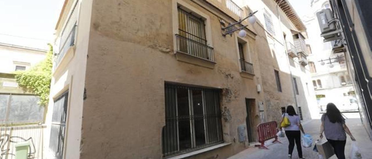 La casa anexa a La Calahorra donde una brigada municipal de mantenimiento estaba haciendo obras de reforma durante la semana pasada.