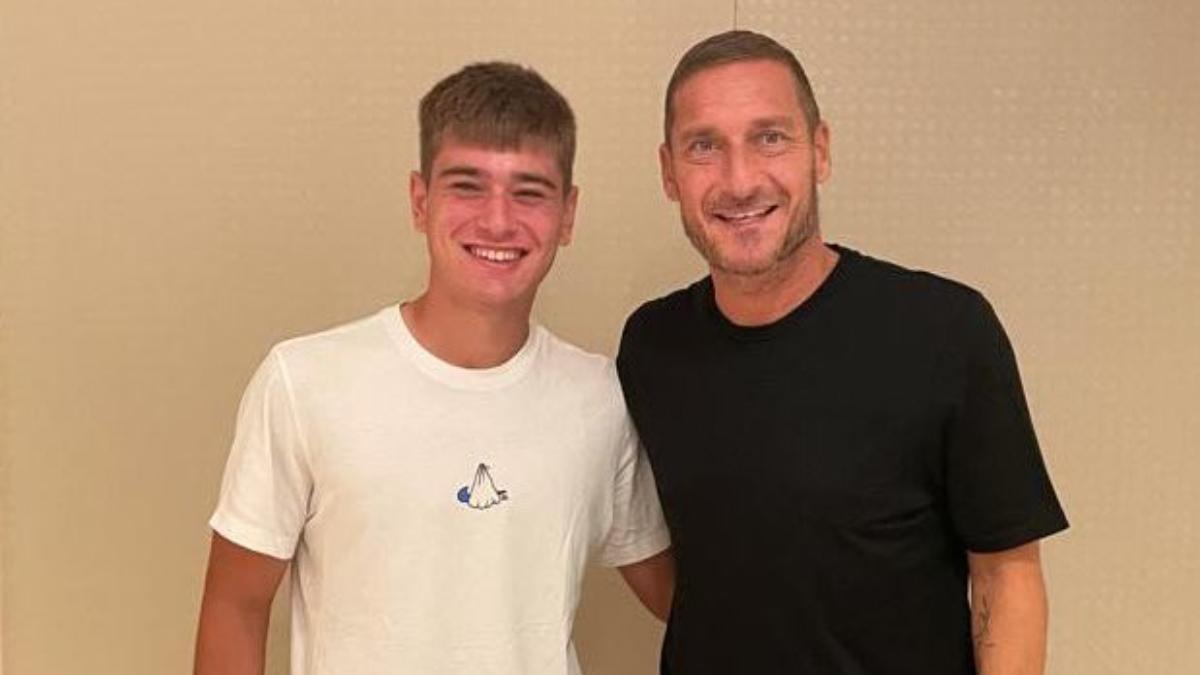 Totti representará a Toni Caravaca