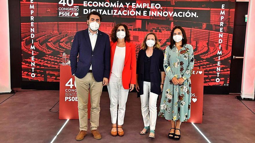 Por la izquierda, Jonás Fernández, María Jesús Montero, Nadia Calviño y la eurodiputada Lina Gálvez, ayer.