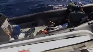 Espectacular persecución a seis narcolanchas en la costa de Huelva