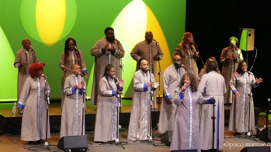 «Chicago Mass Choir», en plena actuación.