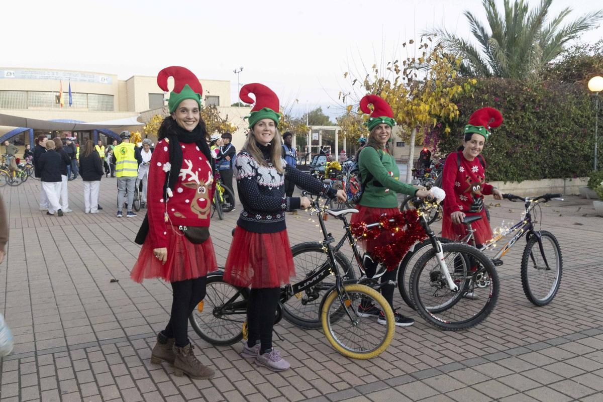 El "Bicillum" toma las calles de Elche una nueva Navidad El "Bicillum" toma las calles de Elche una nueva Navidad