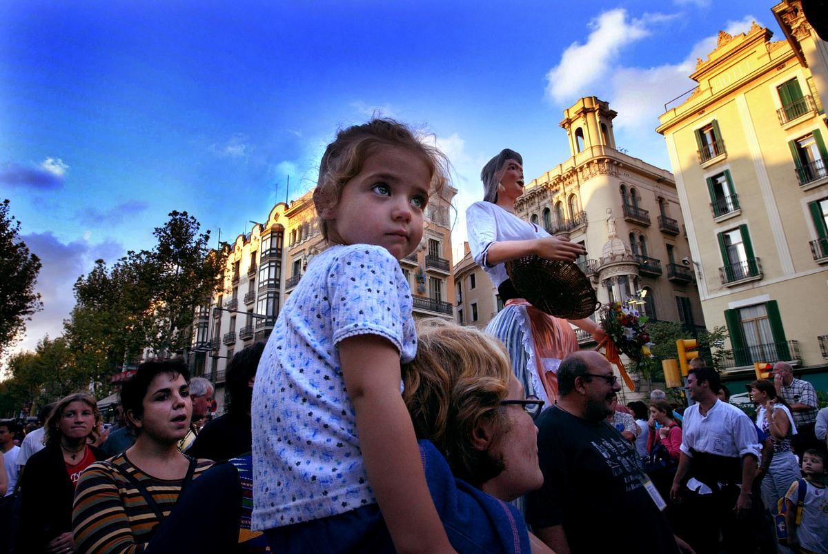 Mercè 2003. PASACALLES INICIO FIESTA DE LA MERÇE EN RAMBLAS Y CALLE FERRAN