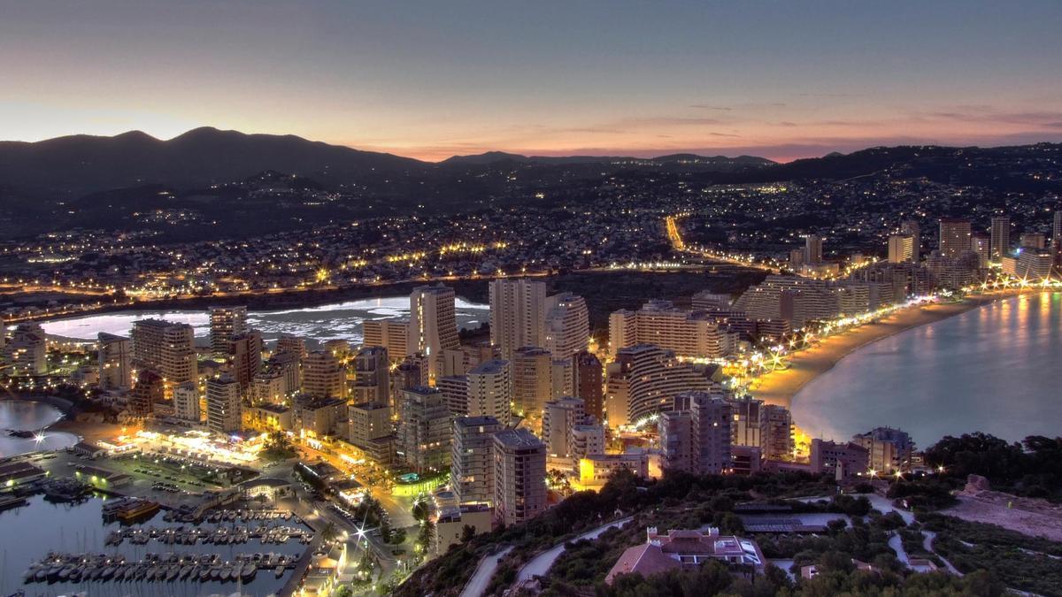 Panorámica nocturna de Calp