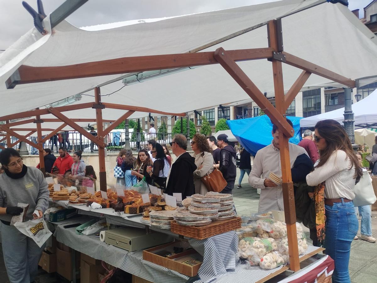 El Mercado Tradicional de San Isidro, de bote en bote, en imágenes