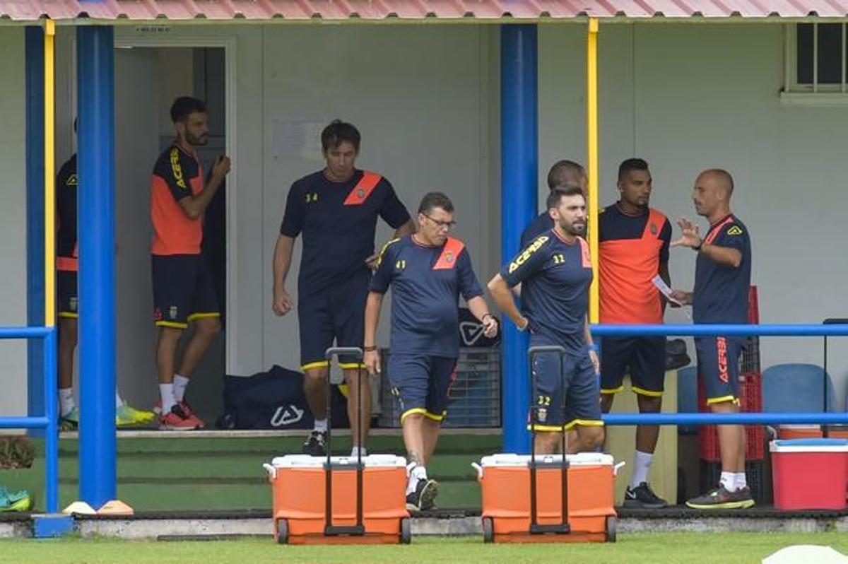 Entrenamiento de la UD Las Palmas, con el nuevo ... Entrenamiento de la UD Las Palmas, con el nuevo ...