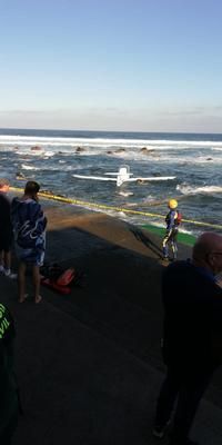 Una avioneta ameriza de emergencia en la playa de El Altillo