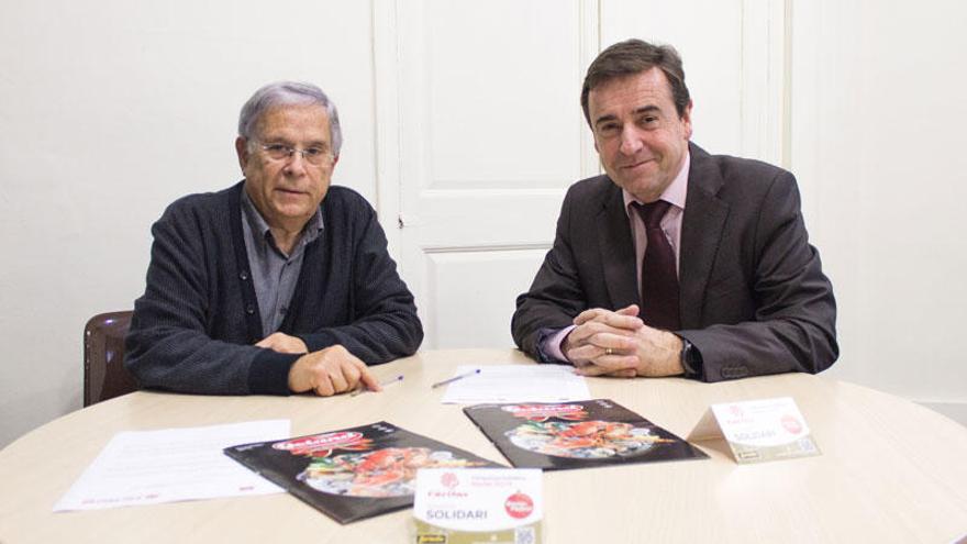 Ramon Barnera i Joaquim Roca signen el conveni.