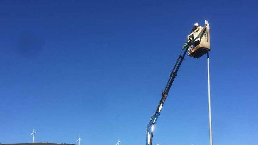 Tineo renueva el alumbrado público de La Curiscada