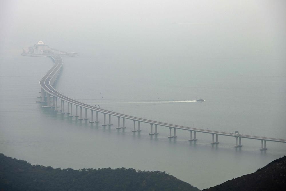 China inaugura el puente marítimo más largo del mundo.