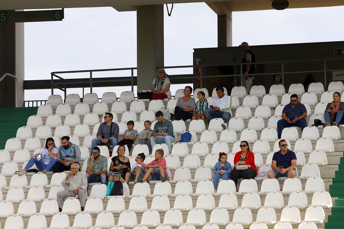 Las imágenes de la afición en el Córdoba CF - Badajoz