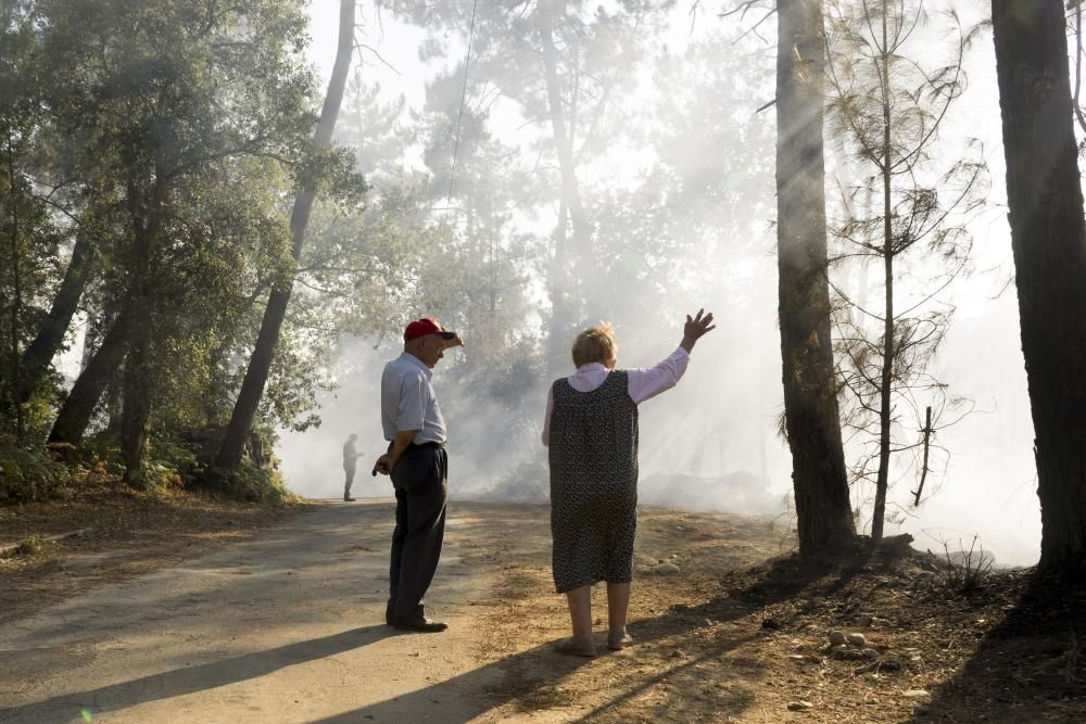 Cuatro vehículos calcinados en un incendio y otros