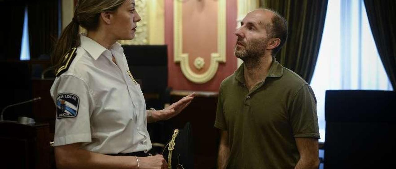 La jefa de la Policía Local, María Barrera, y el alcalde Jácome, en un encuentro el pasado julio. // Brais Lorenzo