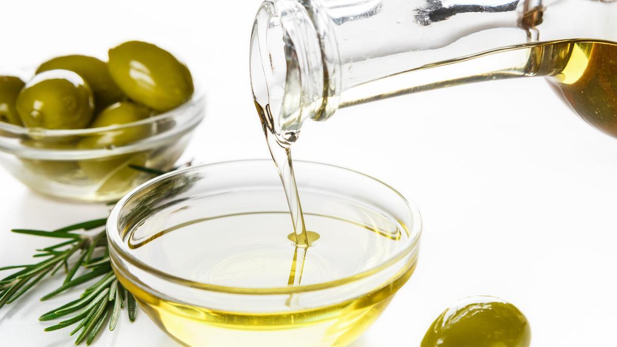 Aceite de oliva con romero: así se prepara