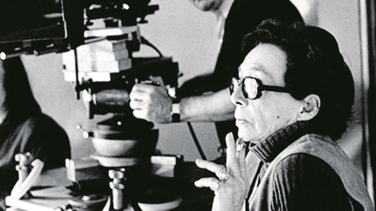 Marguertie Duras, durante la filmación de una de sus películas.