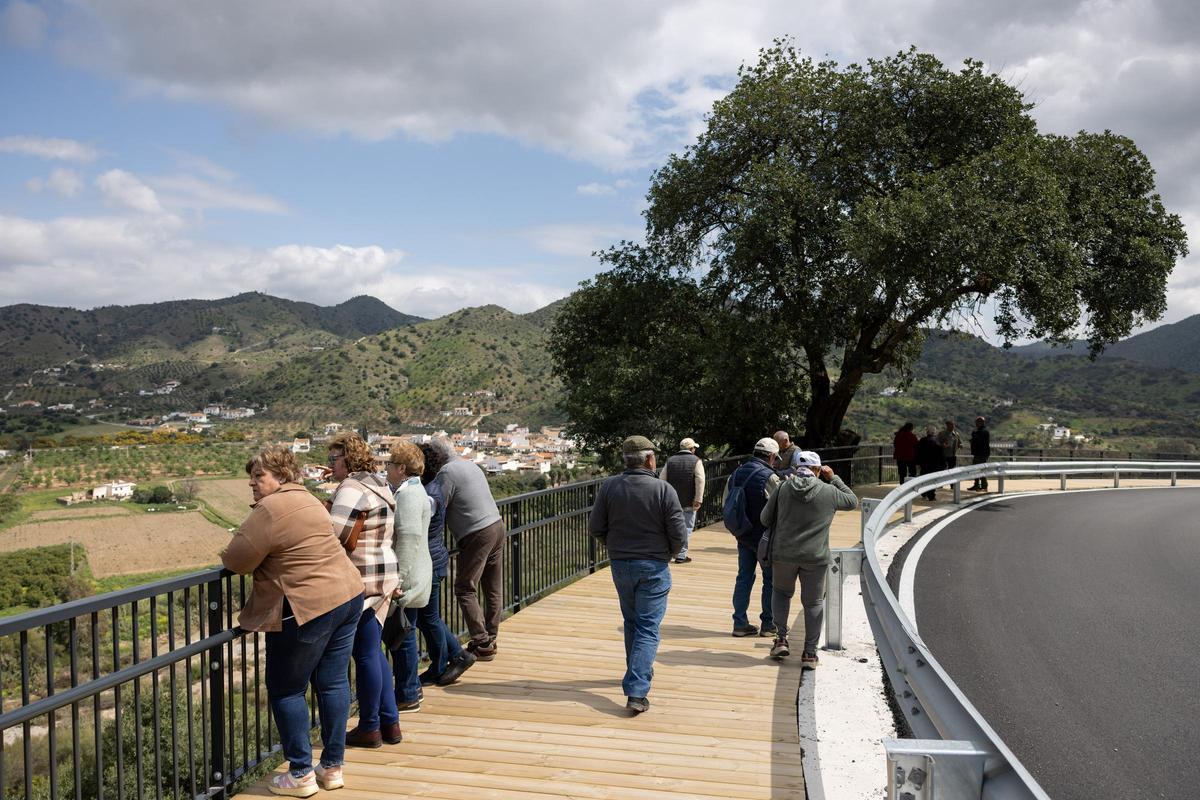 La nueva plataforma junto a la carretera de acceso a Álora