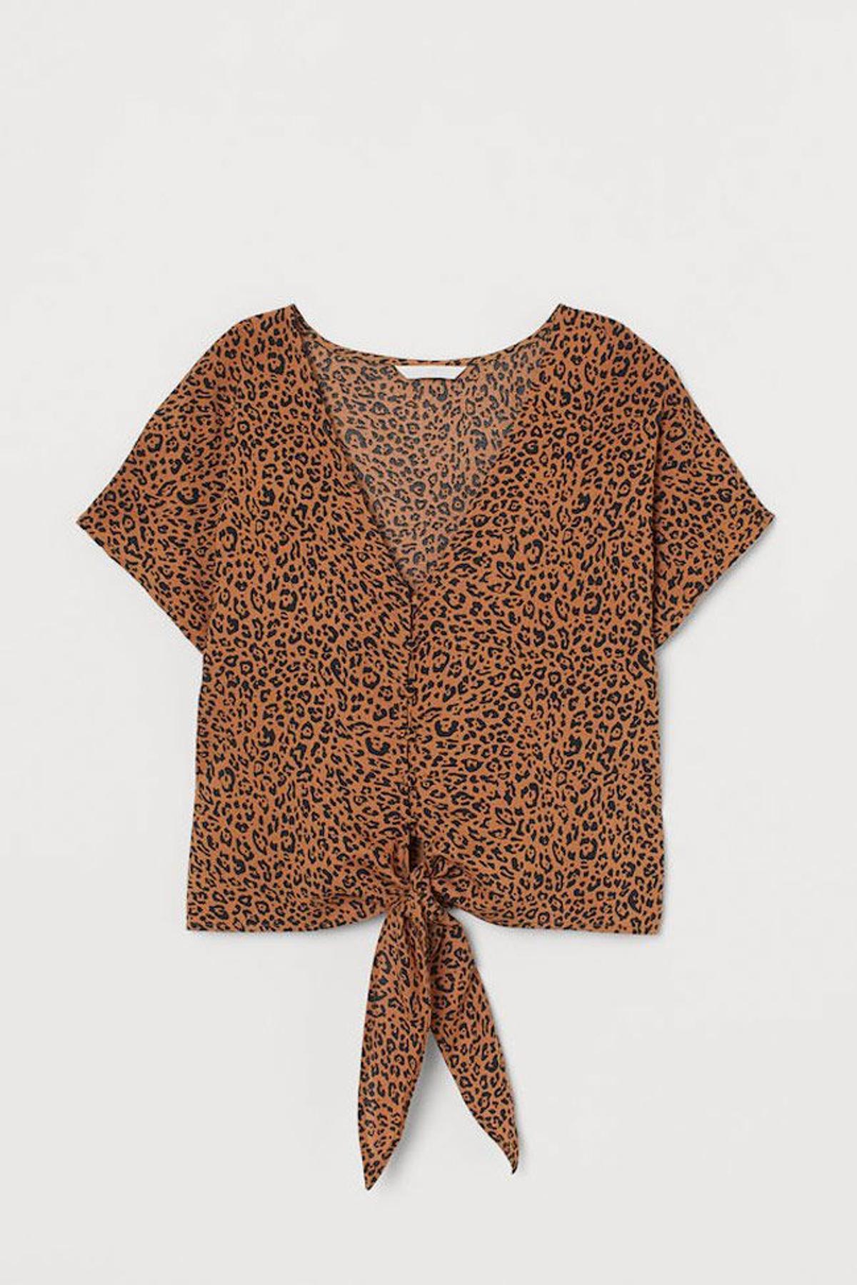 Camisa de 'animal print' con nudo, de H&amp;M