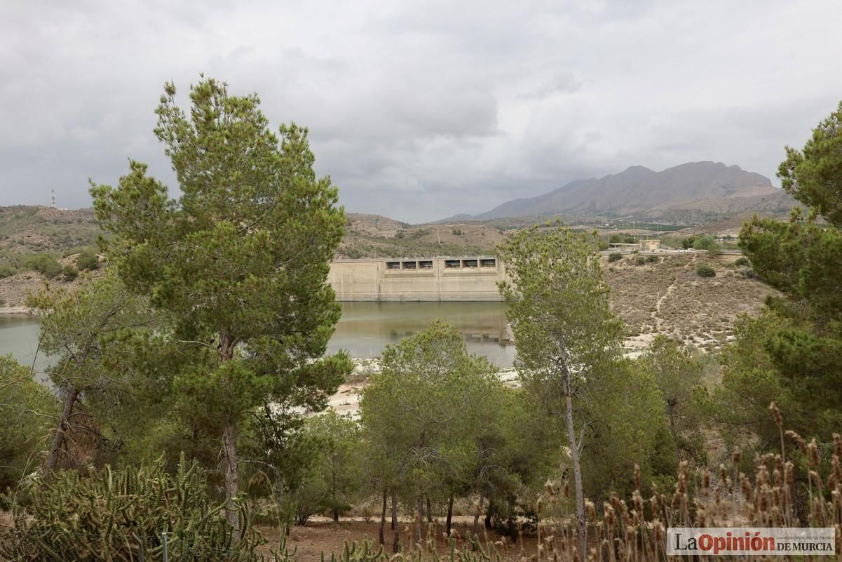 Obras de rehabilitación de la Casa del Agua junto al embalse de Santomera.