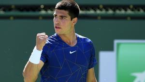 Alcaraz celebra un punto en su partido ante Bautista en el torneo de Indian Wells.