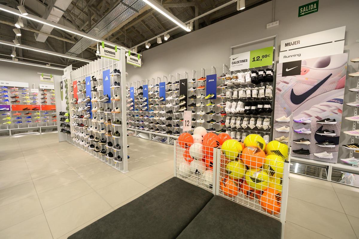 Interior de la tienda de Sprinter en la Vall d'Uixó.