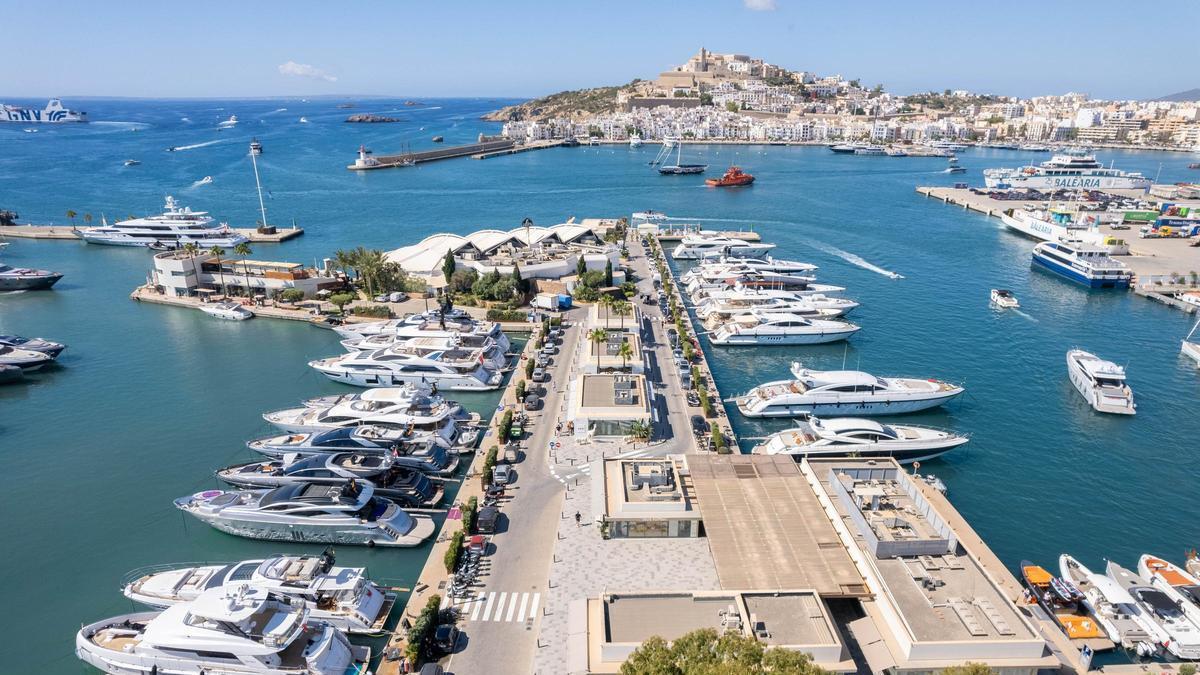 Instalaciones de Marina Ibiza en el puerto de Vila