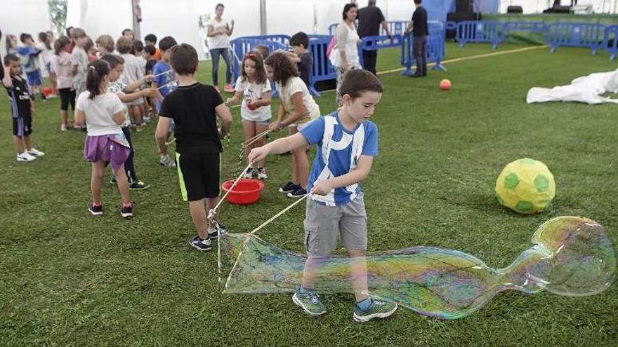 El Santa Olaya se llena de pompas por sus fiestas sociales