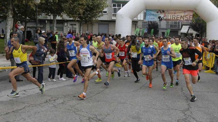 Javier Paredes, con el dorsal 1, en el momento de la salida, en A Carballeira. // Jesús Regal