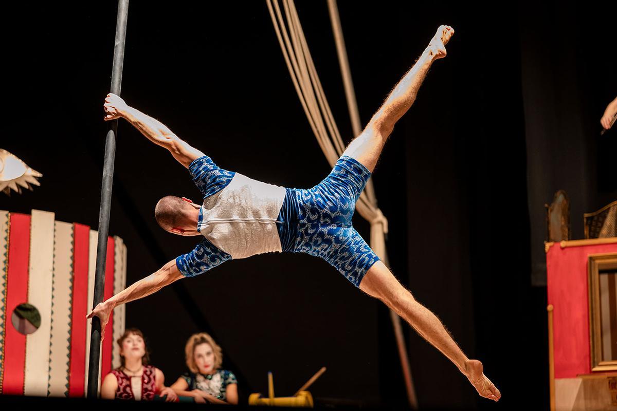 Las acrobacias circenses forman parte ineludible de la magia de La Troupe Malabó.