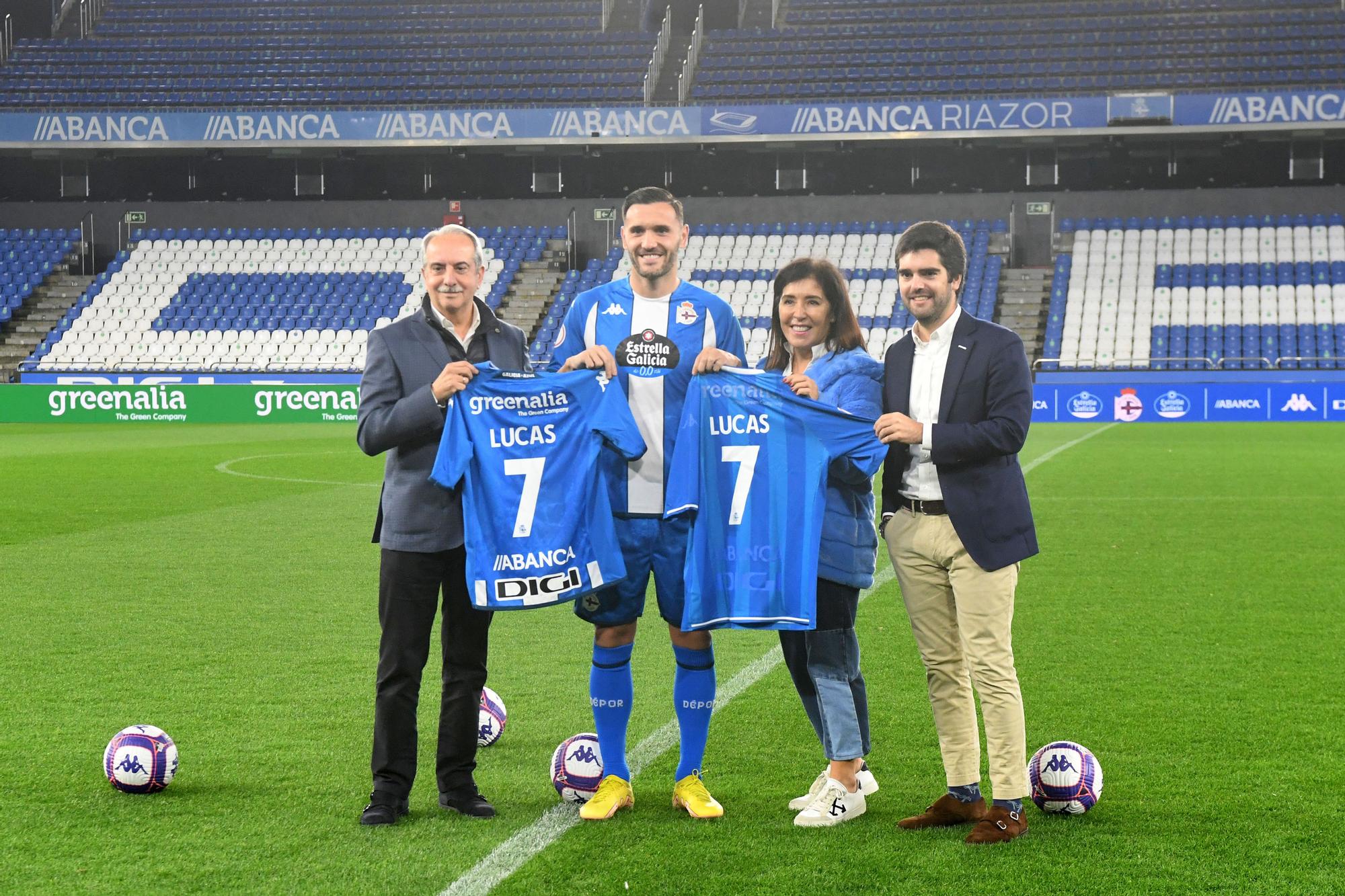 Riazor aclama a Lucas Pérez en su presentación