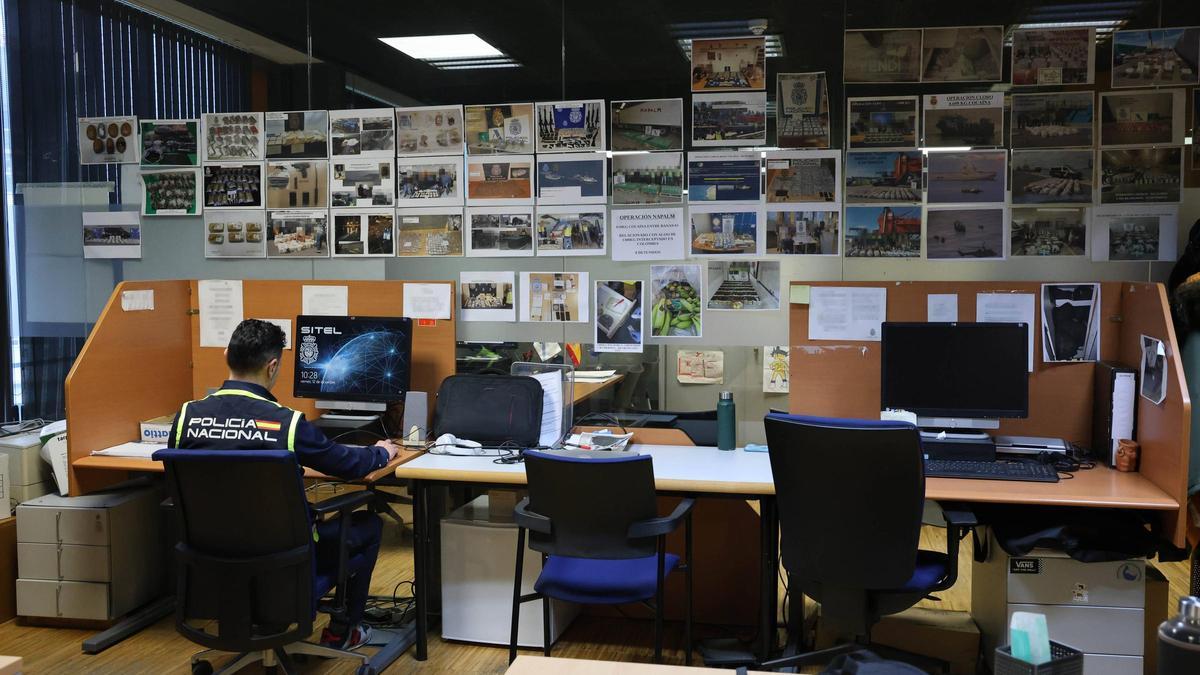 Instalaciones de la Brigada de la UDYCO de la Policía Nacional de Vigo, con imágenes de los operativos en los que han participado.
