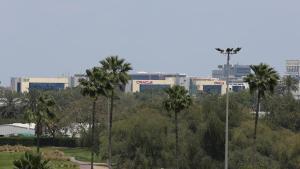 03/04/2026 DUBAI, April 3, 2026 -- This photo taken on April 3, 2026 shows an exterior view of the U.S. Oracle tech corporation in Dubai, the United Arab Emirates. Irans Islamic Revolution Guard Corps (IRGC) said Thursday that it had hit a data center of the U.S. Oracle tech corporation based in Dubai, the United Arab Emirates. The Dubai Media Office rejected the claim in a post on social media platform X on Friday, calling reports of an Iranian strike on Oracles data center in Dubai false. POLITICA Europa Press/Contacto/Wen Xinnian